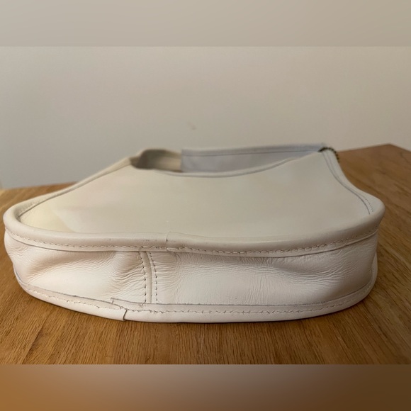 “Coach”
Small white leather purse - Picture 3 of 10